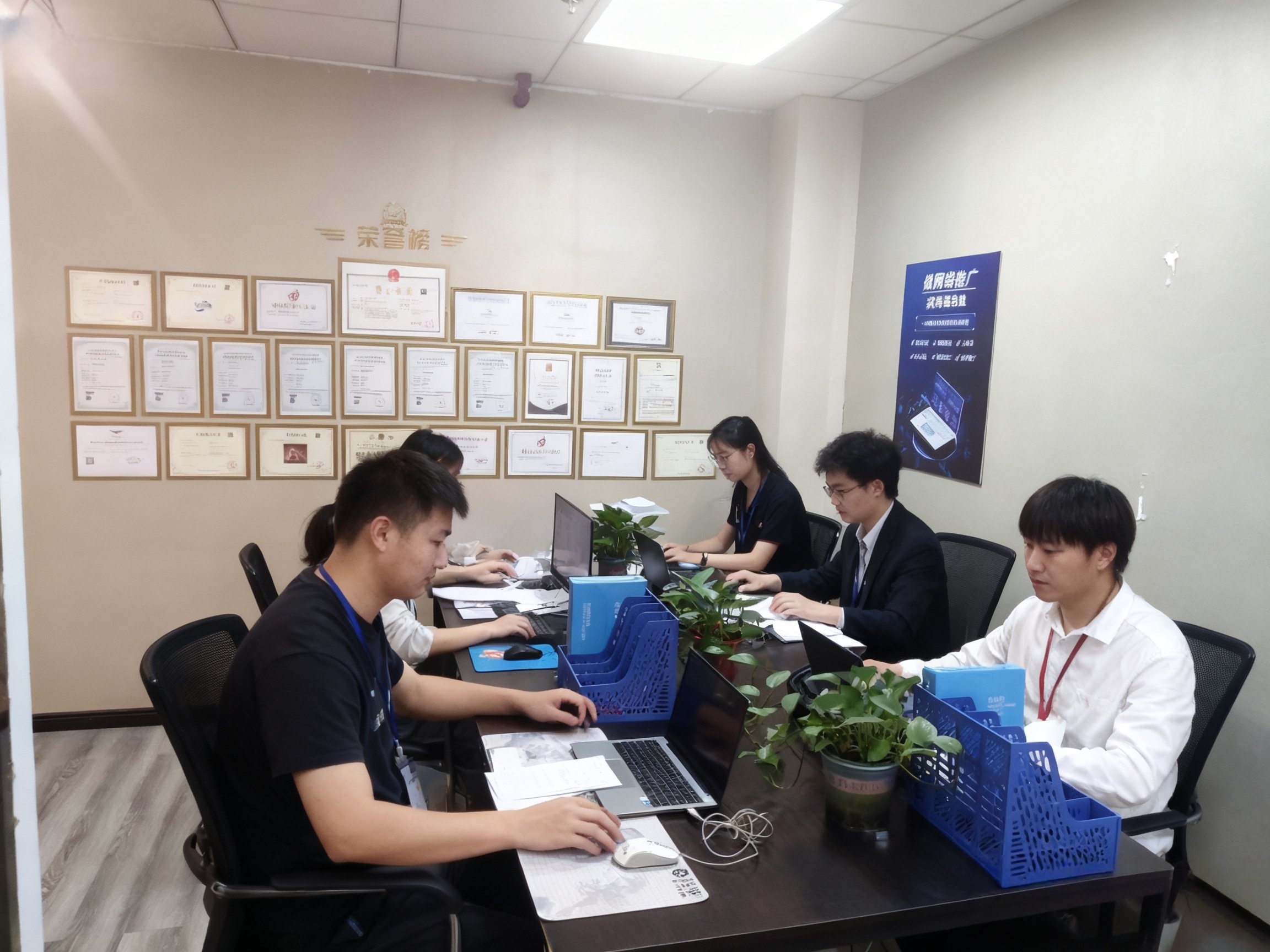 网推传媒有限公司办公环境实拍，现代简约的办公空间